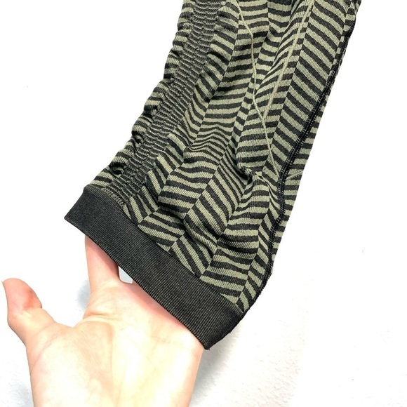 Lululemon In The Flow Crop II Heathered Fatigue Green 6 O22 - Picture 6 of 10